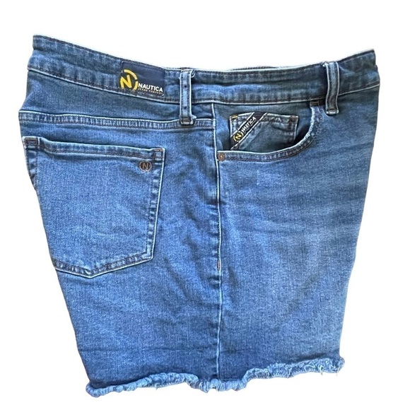 High Waisted Nautica Jean Shorts Cutoff Mom Jeans  Size 8 Waist 29 Stretch Denim - Picture 1 of 9